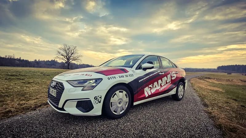 Audi A3 Rot — Fahrschulfahrzeug