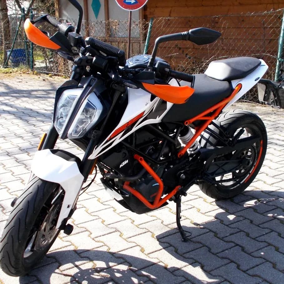 KTM 390 Duke — Fahrschulfahrzeug