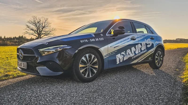 Mercedes-Benz A-Klasse Blau — Fahrschulfahrzeug