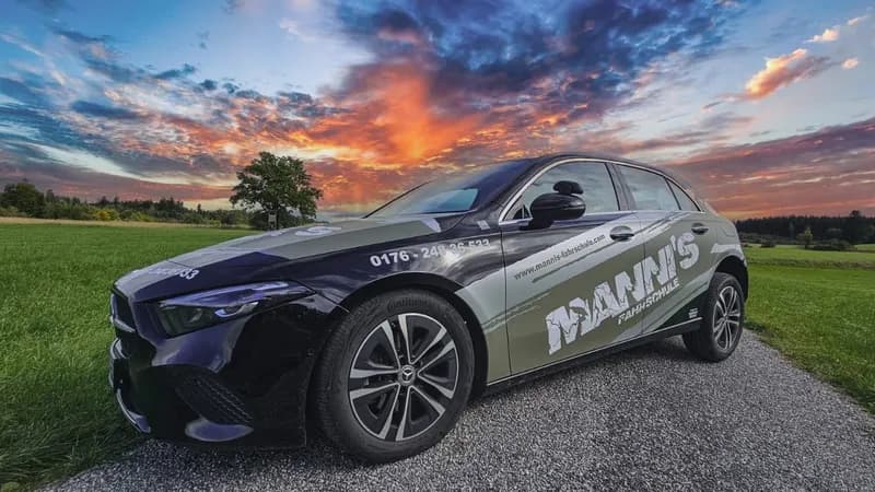 Mercedes-Benz A-Klasse Grau — Fahrschulfahrzeug