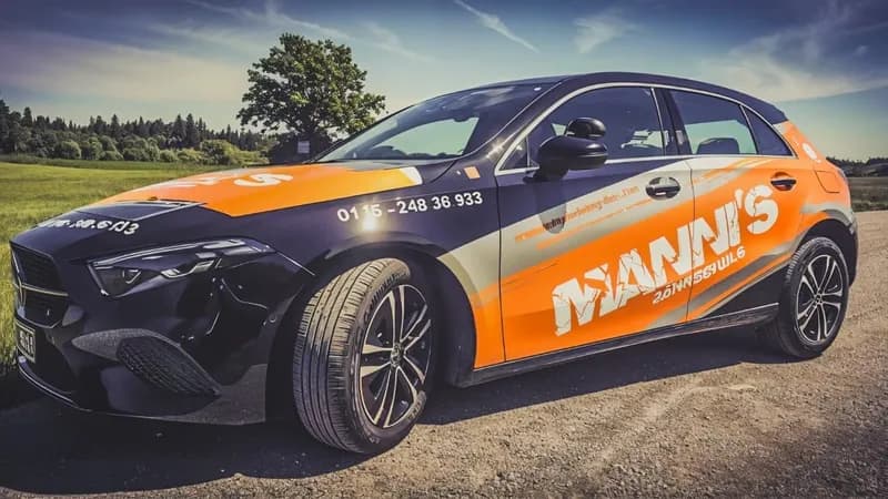 Mercedes-Benz A-Klasse Orange — Fahrschulfahrzeug
