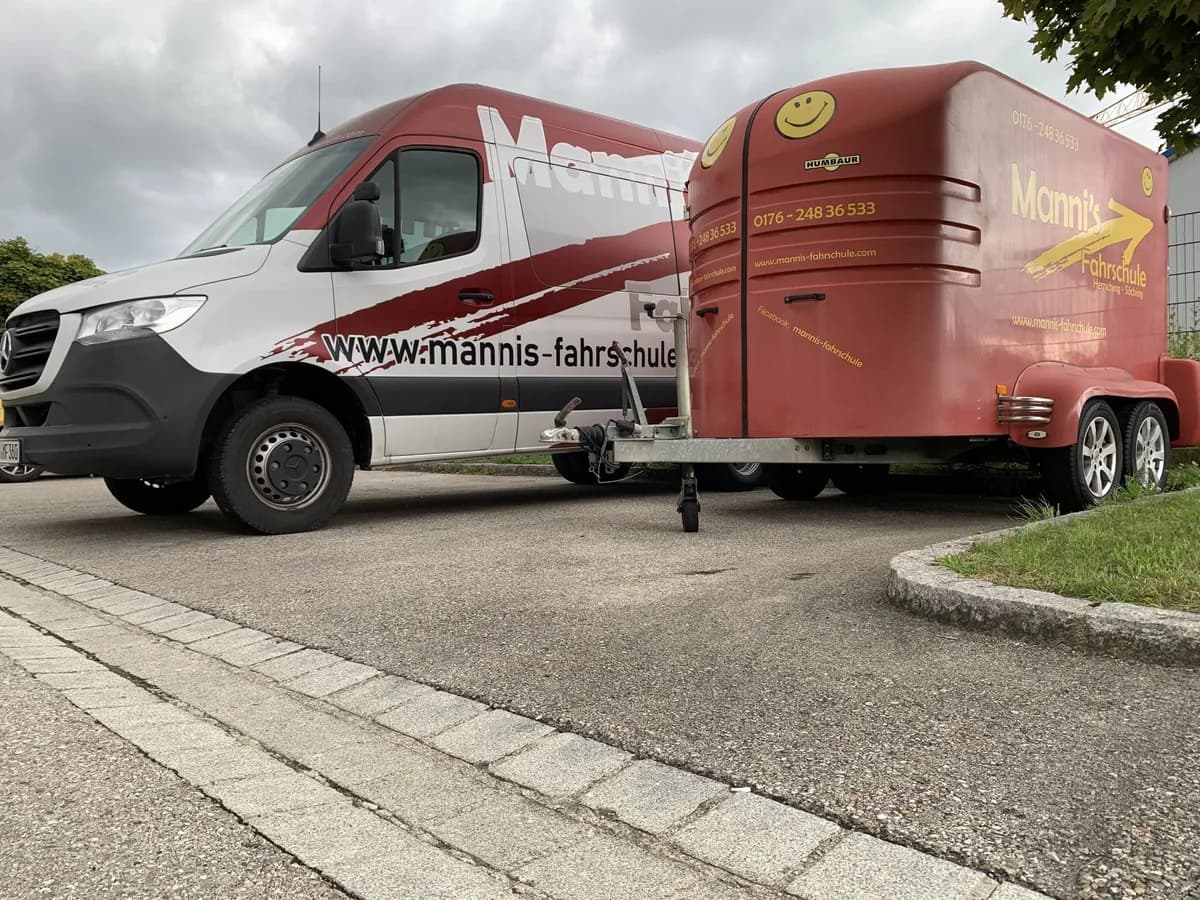 Mercedes-Benz Sprinter + Anhänger — Fahrschulfahrzeug