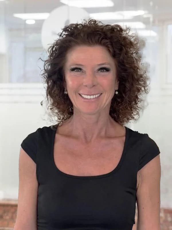 Sandra — Stellvertretende Büroleitung